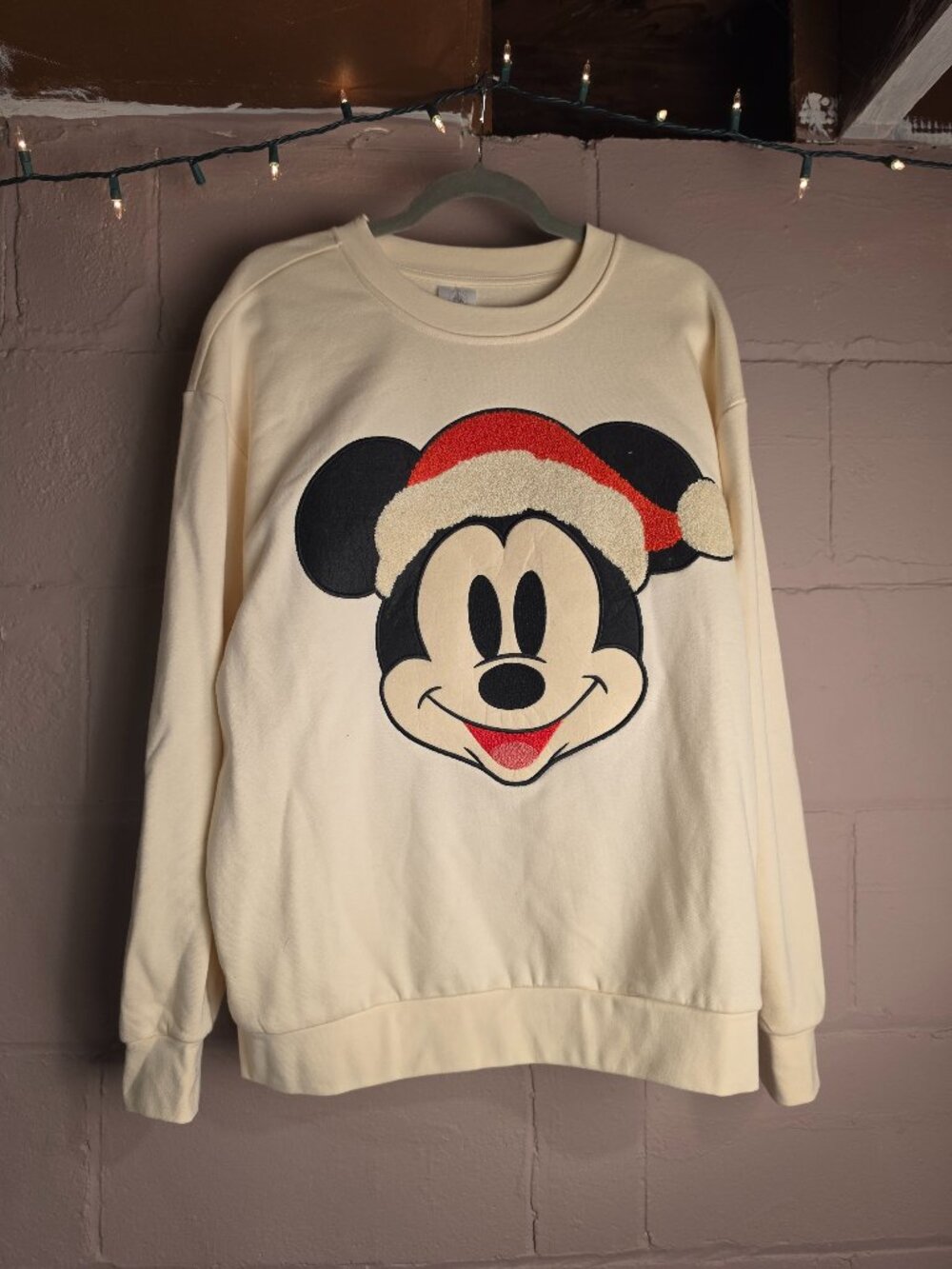 📌 Disney Store Mickey Mouse Santa Hat Chenille Crewneck Sweatshirt L - Picture 3 of 7